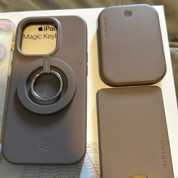 Velvet Caviar Cases, wallet, battery pack - Picture 3 of 4